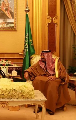 Başbakan Kral Selman'la bir araya geldi