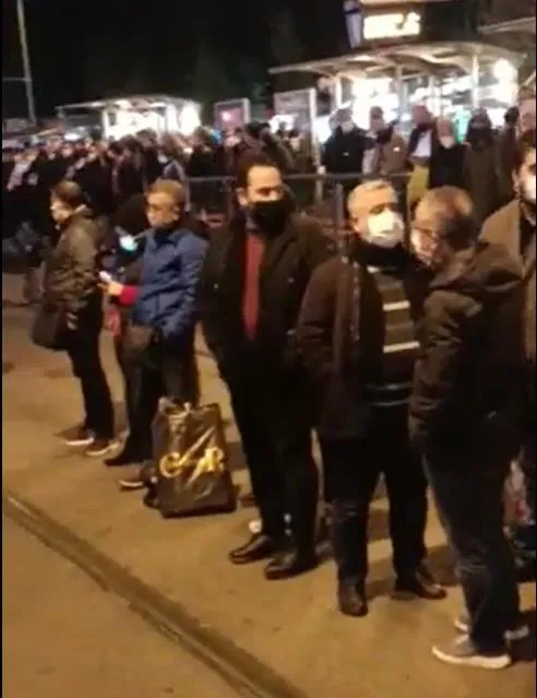 istanbullu-isten-cikip-evine-gidemiyor-chpli-ekrem-imamoglu-yonetimindeki-ibb-vatandasi-usandirdi-bu-kez-tramvaylar-1636999426651.jpeg İstanbullu işten çıkıp evine gidemiyor! CHP'li Ekrem İmamoğlu yönetimindeki İBB, vatandaşı usandırdı: Bu kez tramvaylar-5