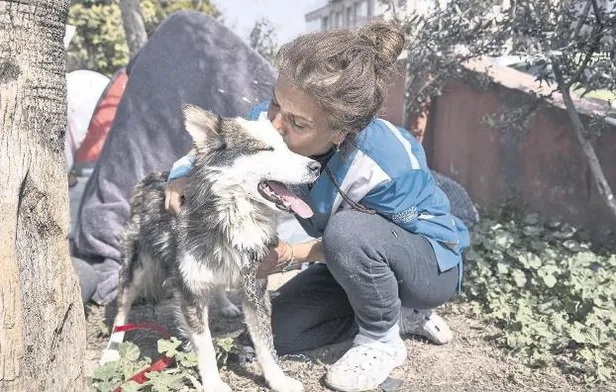 zehra-gunese-sosyal-medyada-ovgu-yagdi-depremde-hayatini-kaybeden-ceren-topal-icin-1677804023671.jpeg Zehra Güneş’e sosyal medyada övgü yağdı! Depremde hayatını kaybeden Ceren Topal için...-16