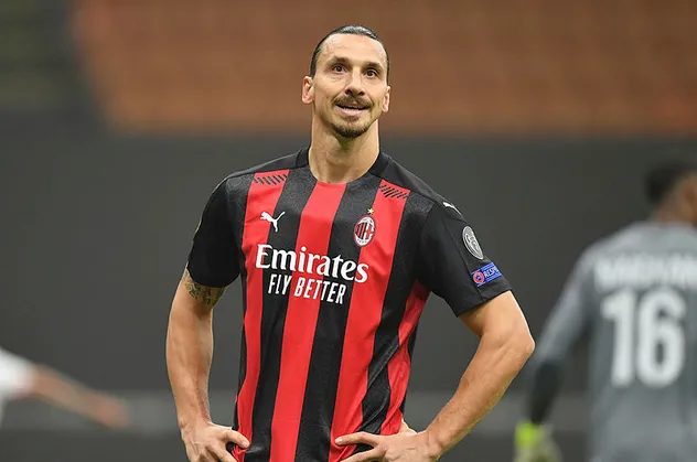 AC Milan'in İsveçli süper yıldızı Zlatan Ibrahimovic tüm takım arkadaşlarına PlayStation 5 hediye etti