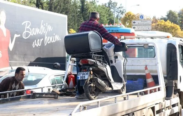 Antalya'da motokurye dehşeti! Belge isteyen 3 polise saldırdı 1 kişiyi darbetti-6