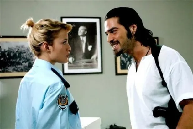 arka-sokaklarin-yildizina-gelen-yeni-dizi-teklifi-olay-cikarir-geri-don-isteklerine-kayitsiz-kalamadi-1678094538051.jpg Arka Sokaklar'ın yıldızına sevinçten dört köşe edecek teklif! Geri dön isteklerine kayıtsız kalamadı-2