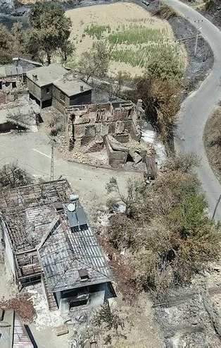 Türkiye yangınlara karşı tek yürek! Ünlü isimler de harekete geçti: Kimi afet bölgesine gitti kimi yardım gönderdi