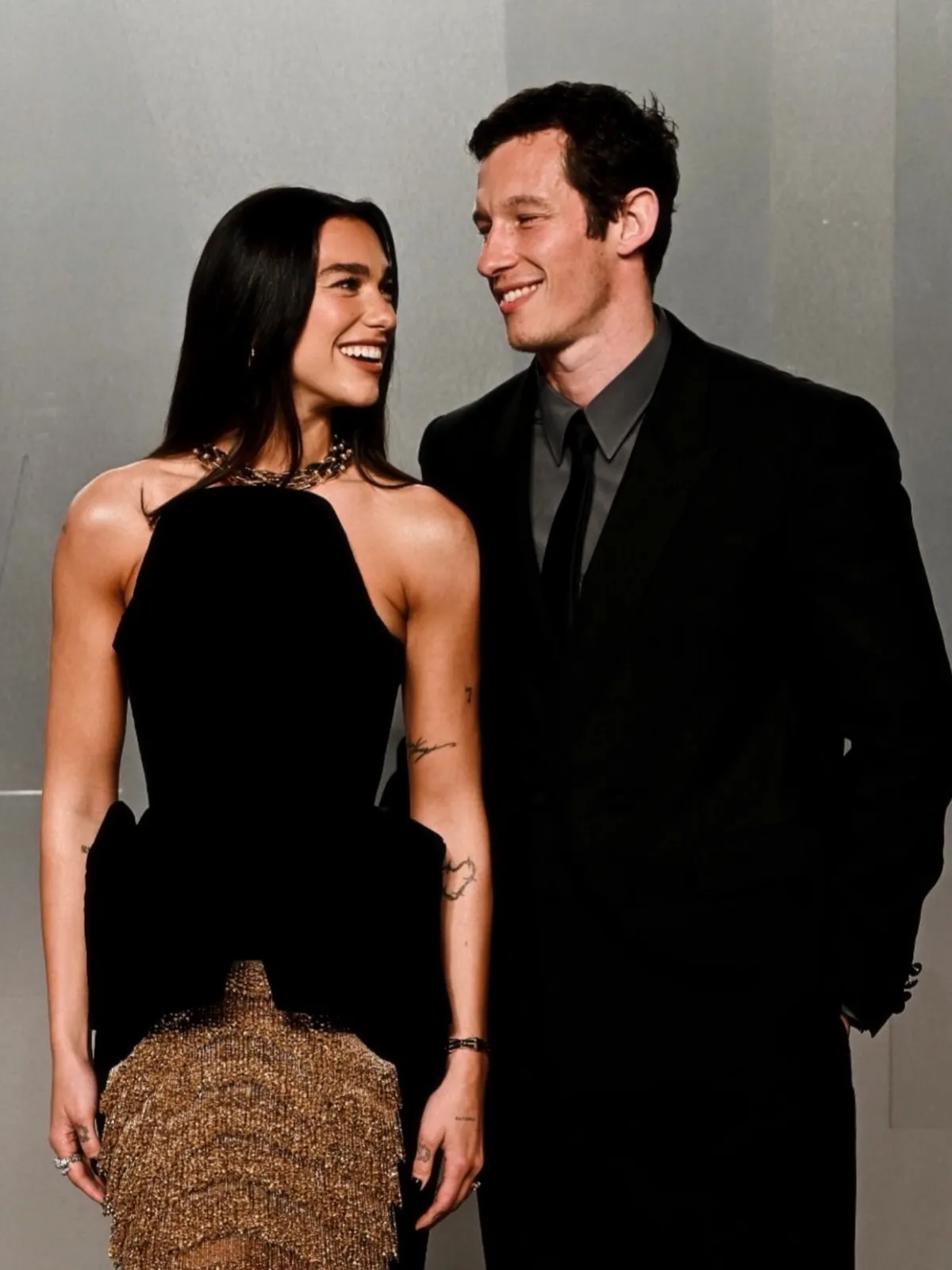 dua-lipa-evleniyor-yilin-dugununden-ilk-detaylar-sizdi-callum-turner-1780062074722.jpg Dua Lipa evleniyor! Yılın düğününden ilk detaylar sızdı-4