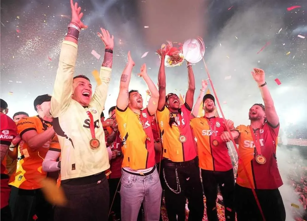 Galatasaray'dan Fenerbahçe'ye 2. transfer çalımı! - 17