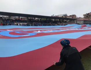 Trabzon'da dev bayrakla yürüyüş