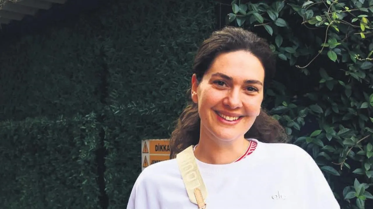 Bergüzar Korel çocuklarını Türk kültürü ile yetiştiriyor!