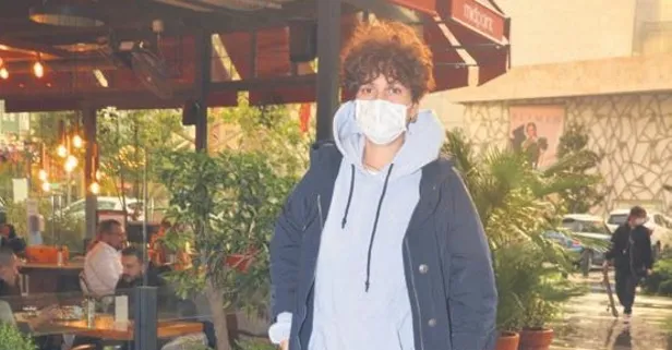 Bergüzar Korel İzmir'deki deprem nedeniyle oyunlarını iptal etti