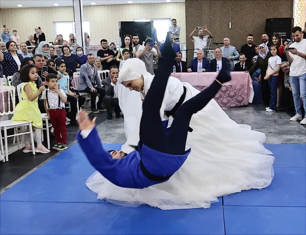 judocu-gelin-nikah-oncesi-damadi-yere-yapistirdi-1652089266613.jpg