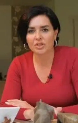 Özlem Gürses yalan haberinden dolayı özür dilemediği gibi bir de üstüne TCDD'yi hedef aldı