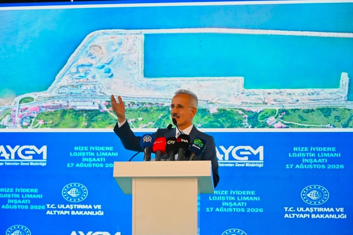1786985901198.jpeg Karadeniz'deki lojistik gücünü taçlandıracak! İyidere Lojistik Limanı'nda kritik aşama tamam: Ana mendirekte son beton döküldü-4