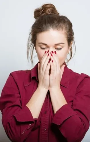 Geğirmek orucu bozar mı? Diyanet'e göre oruçluyken boğaza ekşi su gelmesi, mide suyu orucu bozar mı?