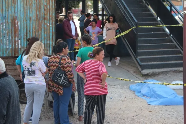 basini-yere-carparak-oldu-yakinlari-gozyaslarina-boguldu-1667570727344.jpg Başını yere çarparak öldü: Yakınları gözyaşlarına boğuldu-2