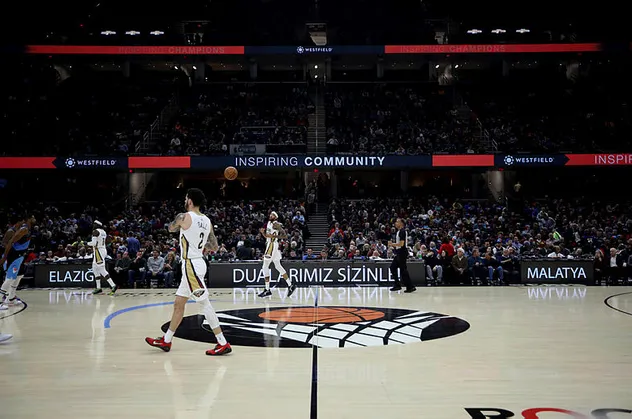 Cedi Osman'ın formasını giydiği Cleveland Cavaliers Elazığ ve Malatya'yı unutmadı