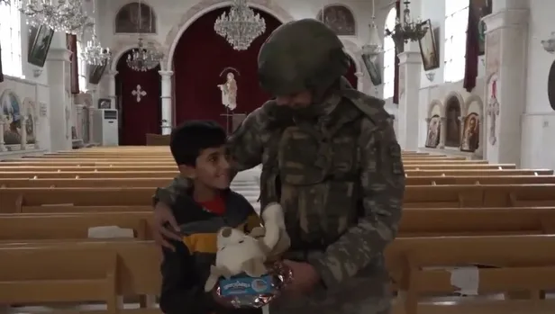 Mehmetçik Resulayn'da yaraları sarıyor! "Resulayn'da kiliseye insani yardım yapıldı"-2