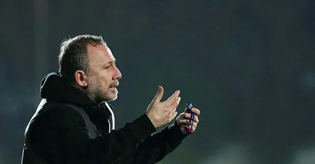 Antalyaspor'da Sergen Yalçın sahaya indi! Futbolcularla tek tek tokalaşarak tanıştı