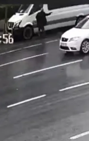 Üsküdar'da 700 bin liralık gasp! Kurye kurşun yağdırdı