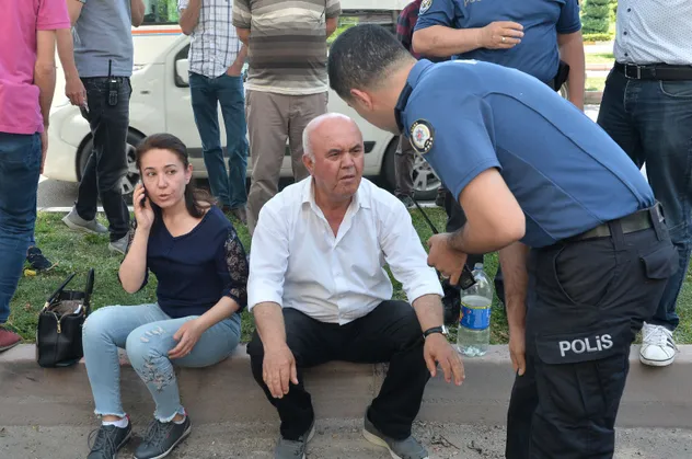 Adana'da test sürüşüne çıktığı lüks araçla kaza yaptı
