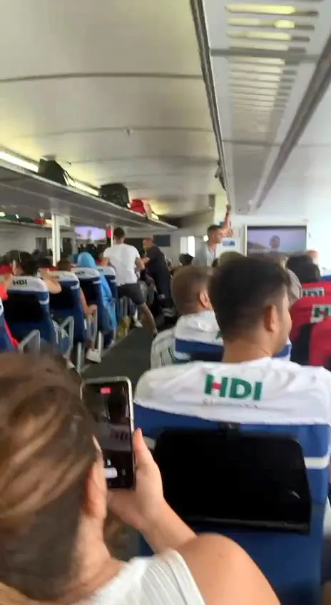 marmara-denizinin-ortasinda-korku-dolu-anlar-1690533224585.jpg Marmara Denizi'nin ortasında korku dolu anlar-2