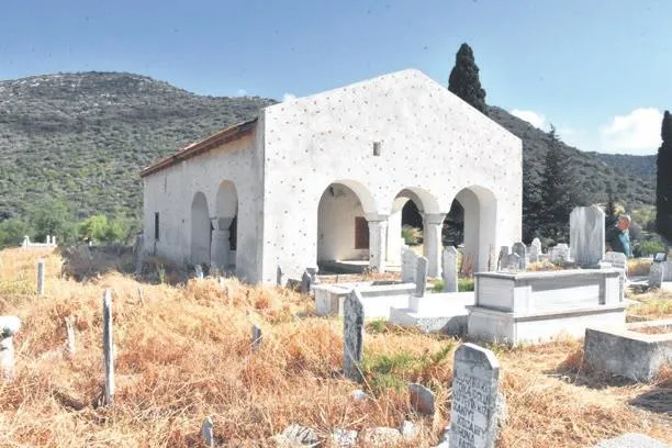 kagithanede-500-bin-liralik-soygun-yapan-kadini-polis-bacagindaki-dovmeden-taniyarak-tespit-etti-1655153140736.jpeg Kağıthane'de 500 bin liralık soygun yapan kadını, polis bacağındaki dövmeden tanıyarak tespit etti-7