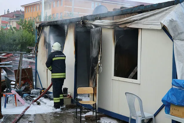 1622353048331.jpg Bolu’da, depo olarak kullanılan konteyner yangında kül oldu! İşçiler ölümden döndü-2