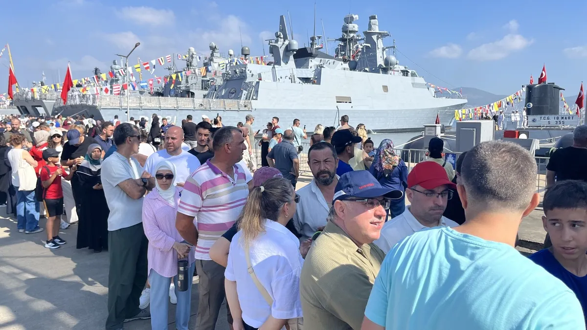 TEKNOFEST Mavi Vatan'da deniz yetenekleri sergilendi — Halat çekme finalini Harp Filosu kazandı