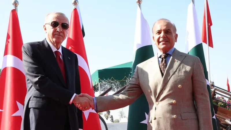 baskan-erdogandan-sahbaz-serif-ile-kritik-gorusme-turkiyeden-bolgede-istikrari-saglamak-icin-pes-pese-temaslar-1773940538203.jpeg Başkan Erdoğan ve Şahbaz Şerif görüştü: Mescid-i Aksa ve bölgesel istikrar vurgusu-2