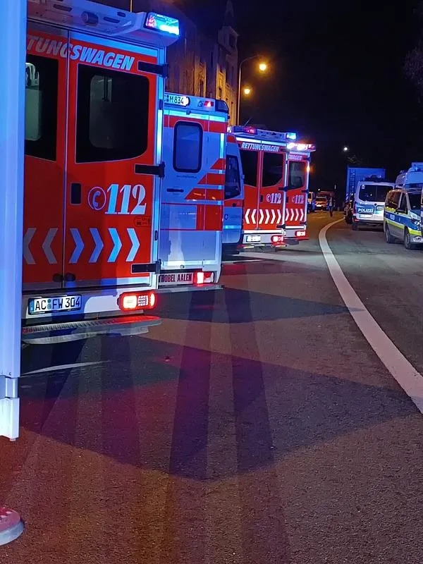 almanyada-kirmizi-alarm-65-yasindaki-silahli-bir-kadin-hastanede-15-kisiyi-rehine-aldi-ozel-kuvvetlerdeb-1709621966696.jpeg Almanya'da kırmızı alarm! 65 yaşındaki silahlı bir kadın hastanede 15 kişiyi rehin almıştı: Saldırı sebebi şaşkına çevirdi-4