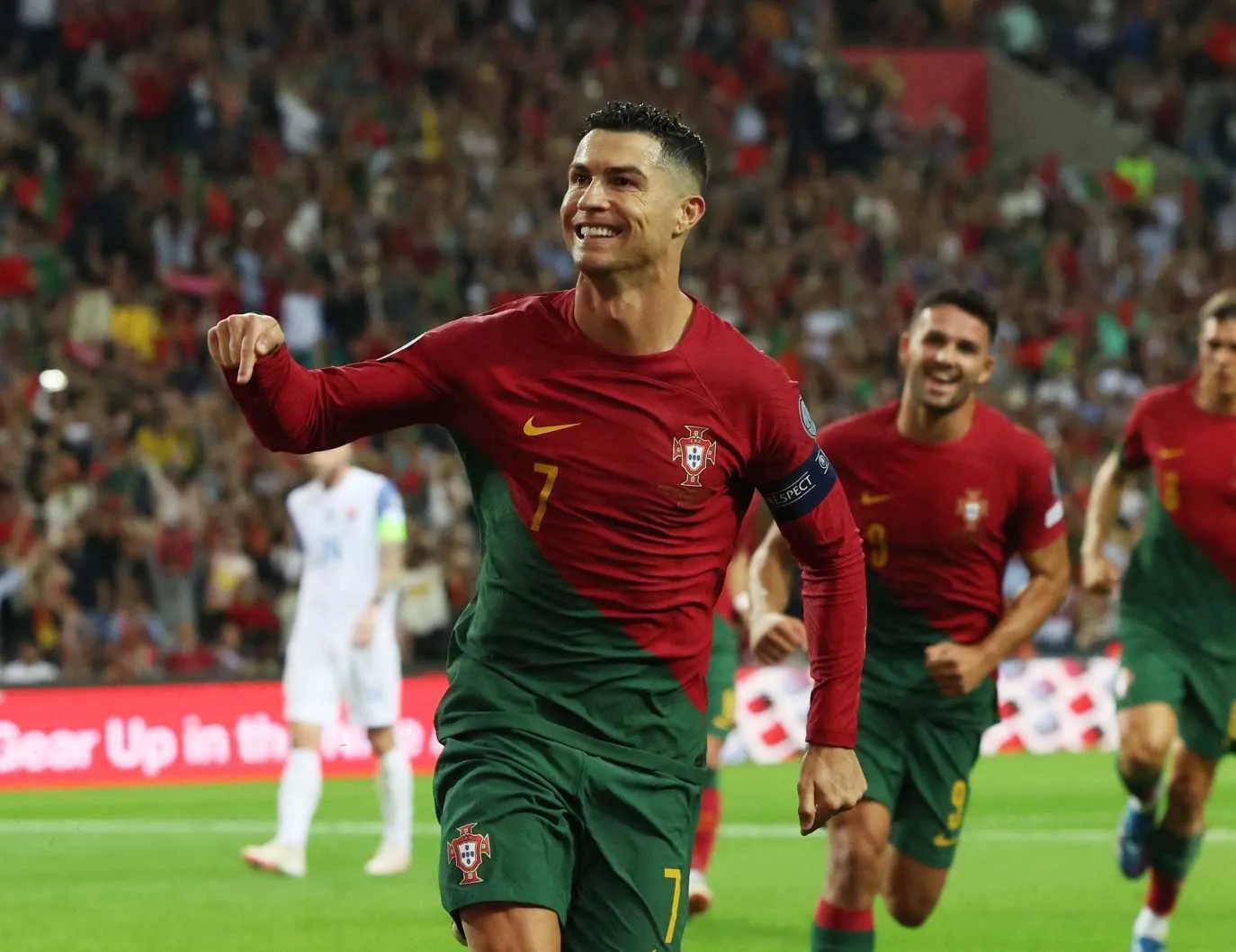 10 farklı şehirde yıldızlar geçidi