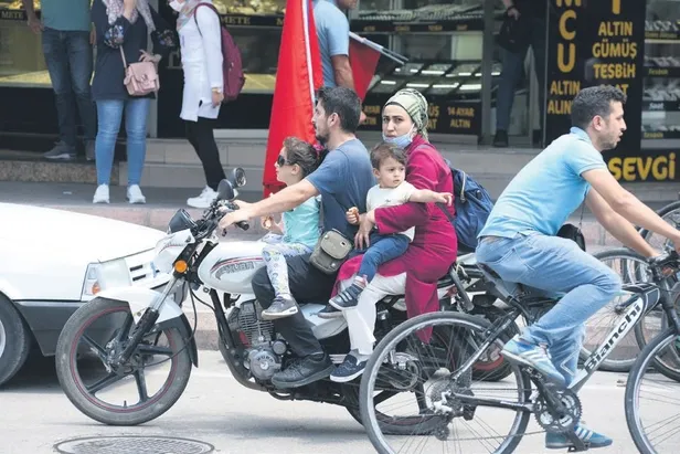 Sağlık çalışanları Kovid-19 tedbirlerine uymayanlara isyan etti: Hakkımızı helal etmeyiz!-6