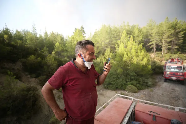 yanginlara-mudahale-eden-orman-iscisinin-ogluyla-telefon-konusmasi-duygulandirdi-1627981425023.jpg Yangınlara müdahale eden orman işçisinin oğluyla telefon konuşması duygulandırdı-2