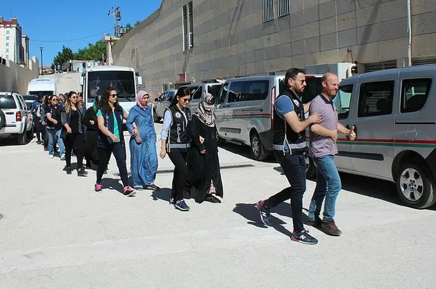 Elazığ'da FETÖ/PDY operasyonu: 18 kişiden 5'i tutuklandı