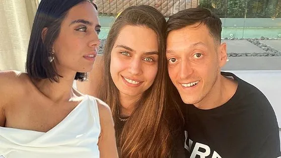 Kim der 2 çocuk annesi! Amine Gülşe pembe taytını çekip spor salonunda şov yaptı! Mesut Özil’in biricik eşi sosyal medyayı salladı