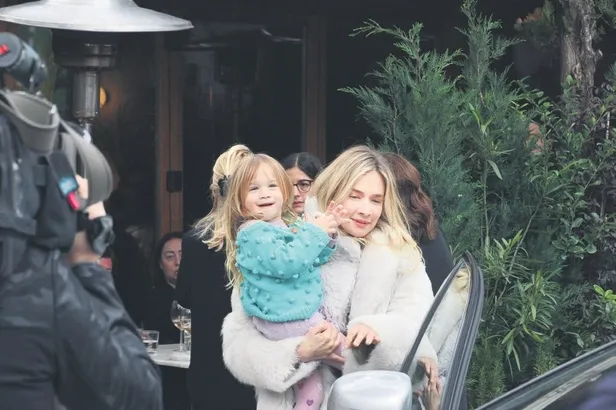 eylul-su-sapan-ve-erkek-arkadasi-isini-yapan-gazetecilere-hakaretler-yagdirip-tehdit-etti-1678390077206.jpeg Eylül Su Sapan ve erkek arkadaşı işini yapan gazetecilere hakaretler yağdırıp tehdit etti-6