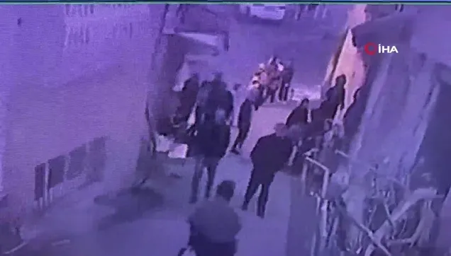 Fatih’te mahallelinin maskotu olan 8 aylık süs köpeği, bir kişinin bıçaklı saldırısına maruz kaldı