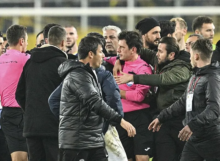 TFF Başkanı Mehmet Büyükekşi'den flaş açıklamalar: "Tüm liglerdeki maçları süresiz olarak erteledik"-3