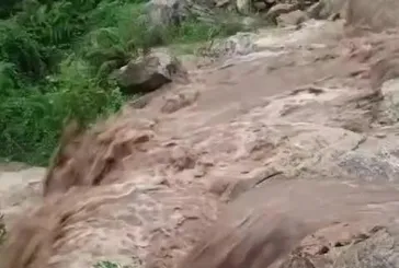 Hatay'da heyelan! Yayla yolu ulaşıma kapandı