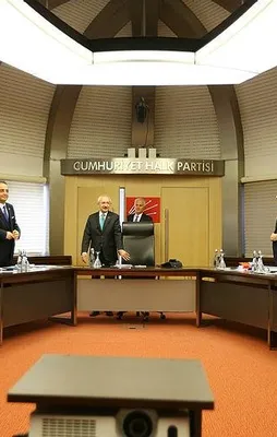 CHP'nin MYK'sı skandal isimlerle toplandı