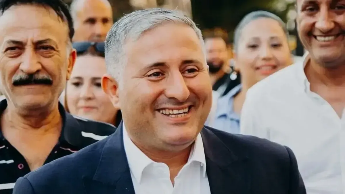 bucada-talan-duzeni-belediye-kasasindan-luks-otelde-sefaya-chpli-cagdas-kayayi-patlatan-whatsapp-yazismalari-1781067022180.jpeg Buca'da talan düzeni! Belediye kasasından lüks otelde sefaya: CHP'li Çağdaş Kaya'yı patlatan WhatsApp yazışmaları-6