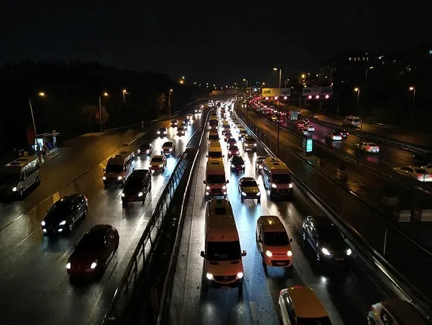 istanbulda-yagis-trafigi-olumsuz-etkiledi-iste-istanbul-yol-durumu-1576081363268.jpeg