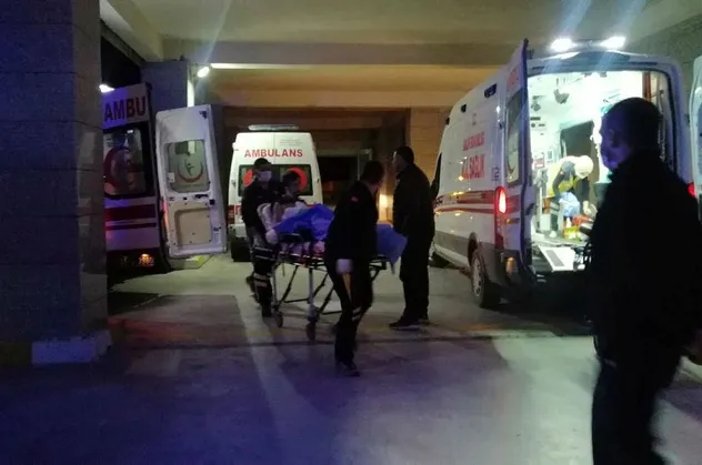 Son dakika: Soma’da işçi servisi kontrolden çıkarak dereye devrildi: 7 yaralı