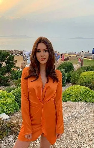 Demet Sabancı’nın kızı Pırıl Çetindoğan "Bu nasıl mide?" dedirtti! Danimarka'da solucan yedi...