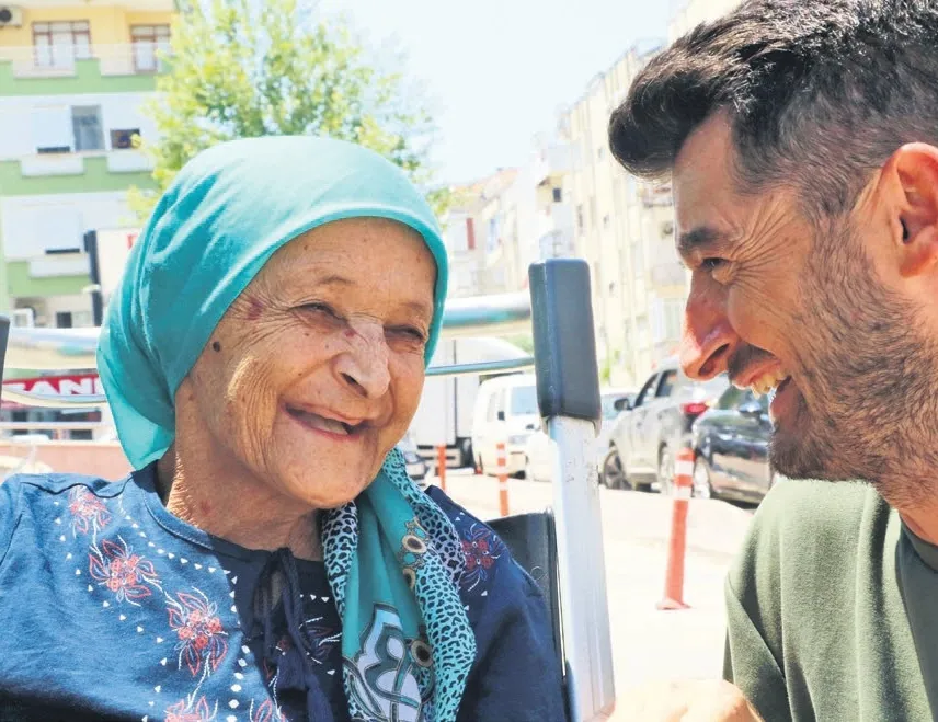 6 yıl önce yaptığı kök hücre bağışı lösemili annesine umut oldu