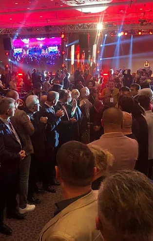 Son dakika: Antalya'da pes dedirten görüntüler! 1900 kişi ile etkinlik! Ne sosyal mesafe var ne de maske!