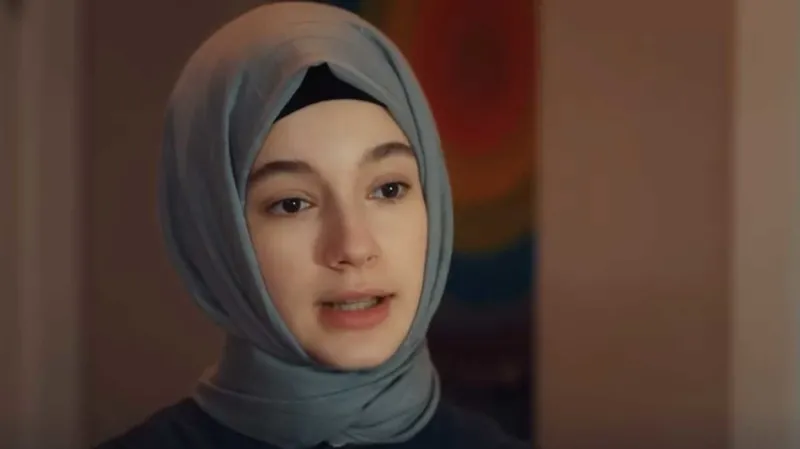 kizil-goncalar-dizisinin-basrol-isminden-veda-karari-izleyiciden-elestiri-yorumlari-gelmeye-baslamisti-1707643538292.jpg Kadro puzzle gibi dağıldı! Kızıl Goncalar dizisinin başrol isminden ayrılık kararı-5