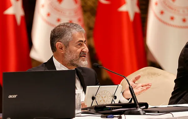 hazine-ve-maliye-bakani-nureddin-nebatiden-enflasyon-mucadele-kapsaminda-konut-ve-temizlik-sektoru-temsilciler-1652613008485.jpg