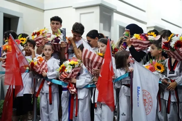 Yüksekten uçan Filenin Sultanları'na THY'den özel hediyeler: Yurda döndüler!-8