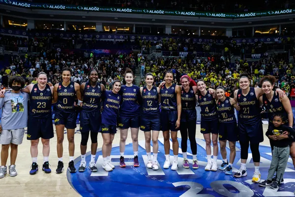 son-dakika-fenerbahce-safiport-fiba-kadinlar-avrupa-ligi-dortlu-finalinde-finale-yukseldi-1649449818440.jpg