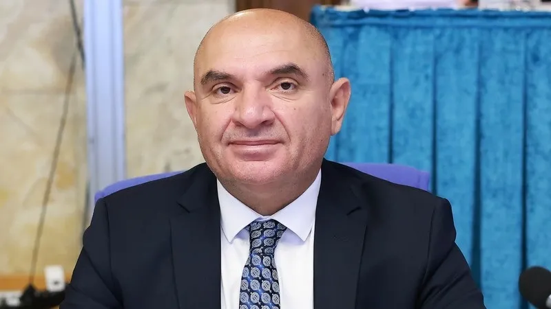 chpde-hain-kemal-krizi-muhip-kankonun-pozu-ortaligi-karistirdi-1783179216640.jpeg CHP’de hain Kemal krizi: Muhip Kanko’nun pozu ortalığı karıştırdı-4