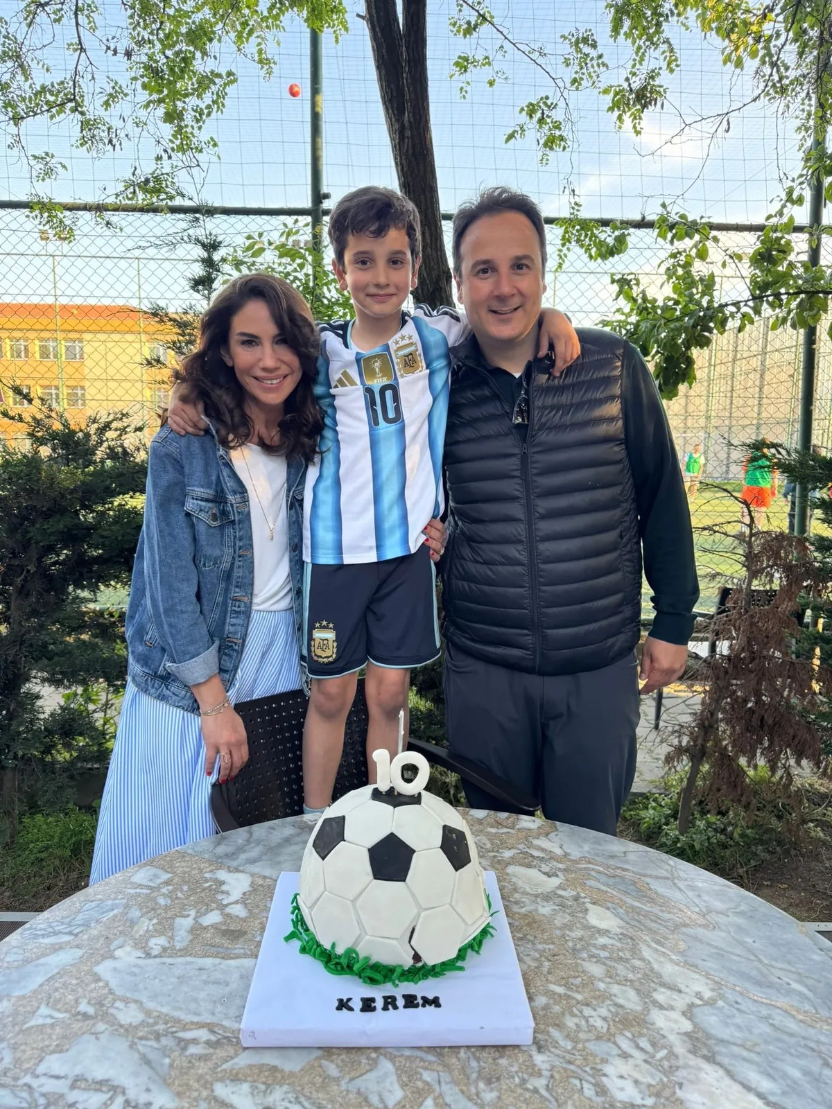 zeynep-beserler-eski-esi-emir-icgoren-ile-bir-arada-1778931102474.jpg Zeynep Beşerler eski eşi Emir İçgören ile bir arada-3